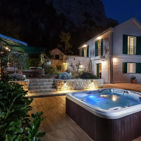 Semesterbostad In Mit Schoenem Garten Makarska